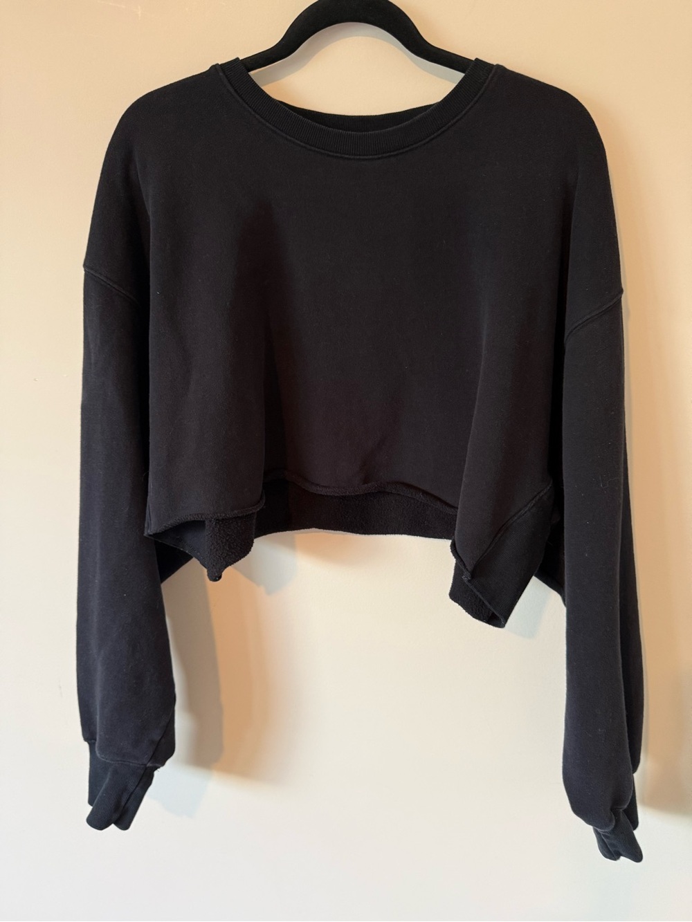 74. | Aritzia | TNA | Perkins | Black Cropped Crewneck | 3 - Picture 2 of 6